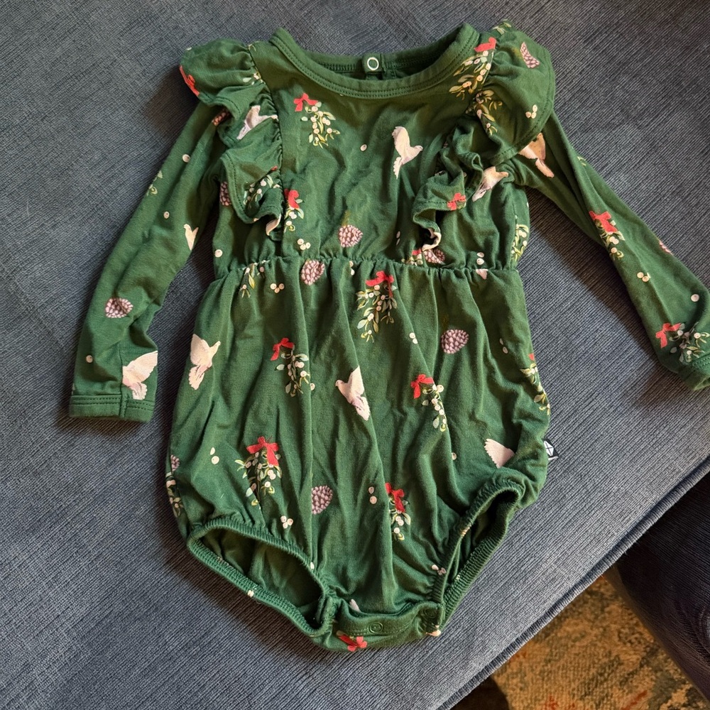 NWOT Kyte Baby Mistletoe Long-sleeve Bubble Romper 6-12 months